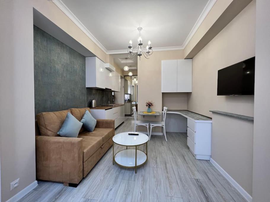 Stylish Apt 2 In City Center Apartment Yerevan Exterior photo